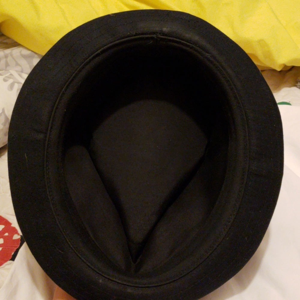 Van's hat - Picture 4 of 5